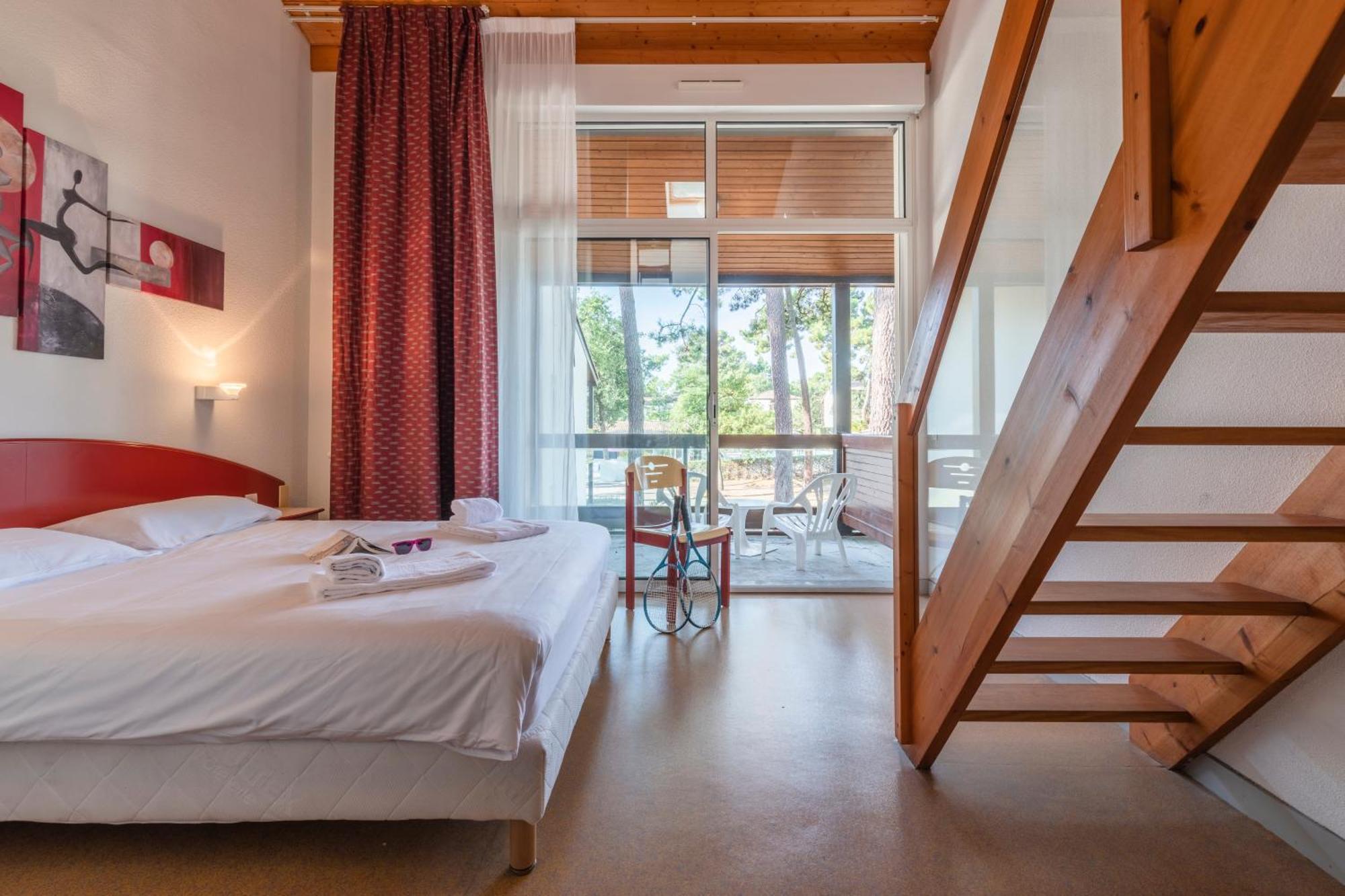 Azureva Ronce Les Bains Hotell Exteriör bild