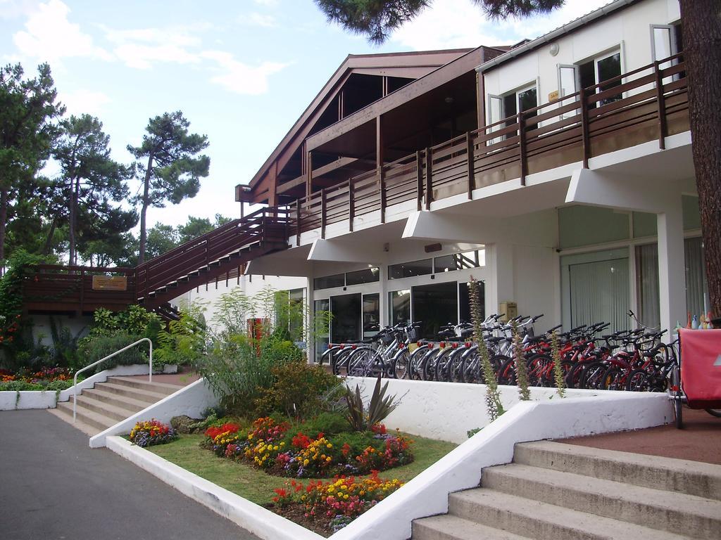 Azureva Ronce Les Bains Hotell Exteriör bild
