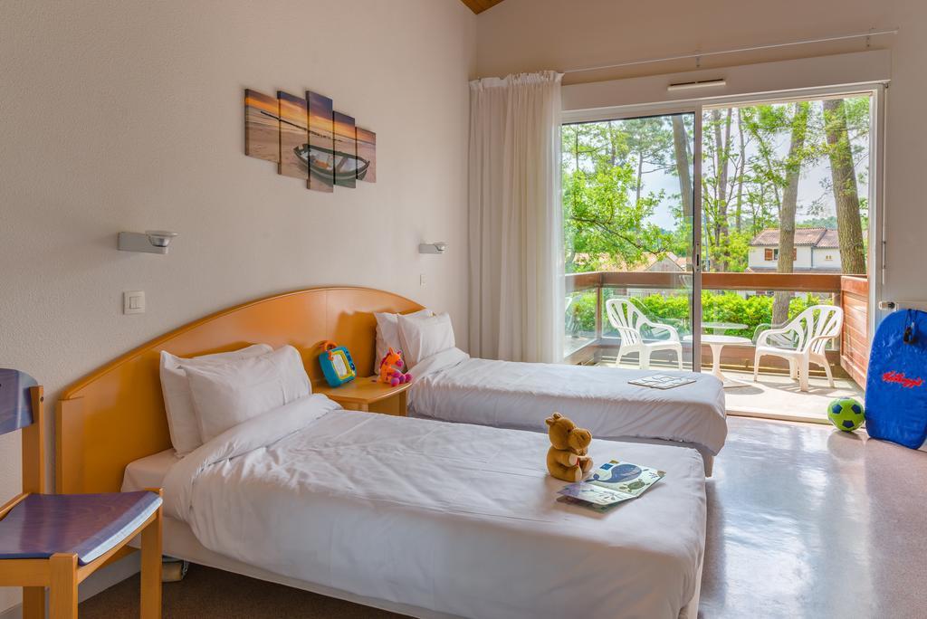 Azureva Ronce Les Bains Hotell Exteriör bild